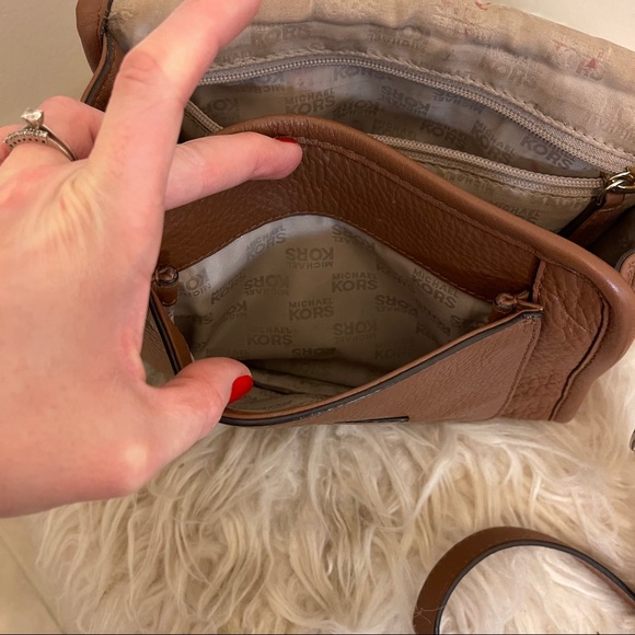 Michael Kors Margo Leather Messenger Crossbody Bag - Picture 8 of 10